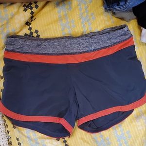 LULULEMON Low-Rise lined Athletic Shorts Sz 6